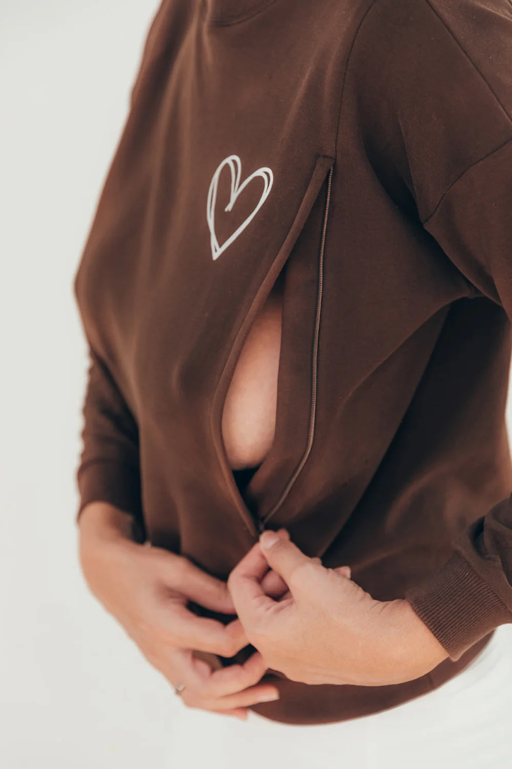 Nursing sweater marron coeur