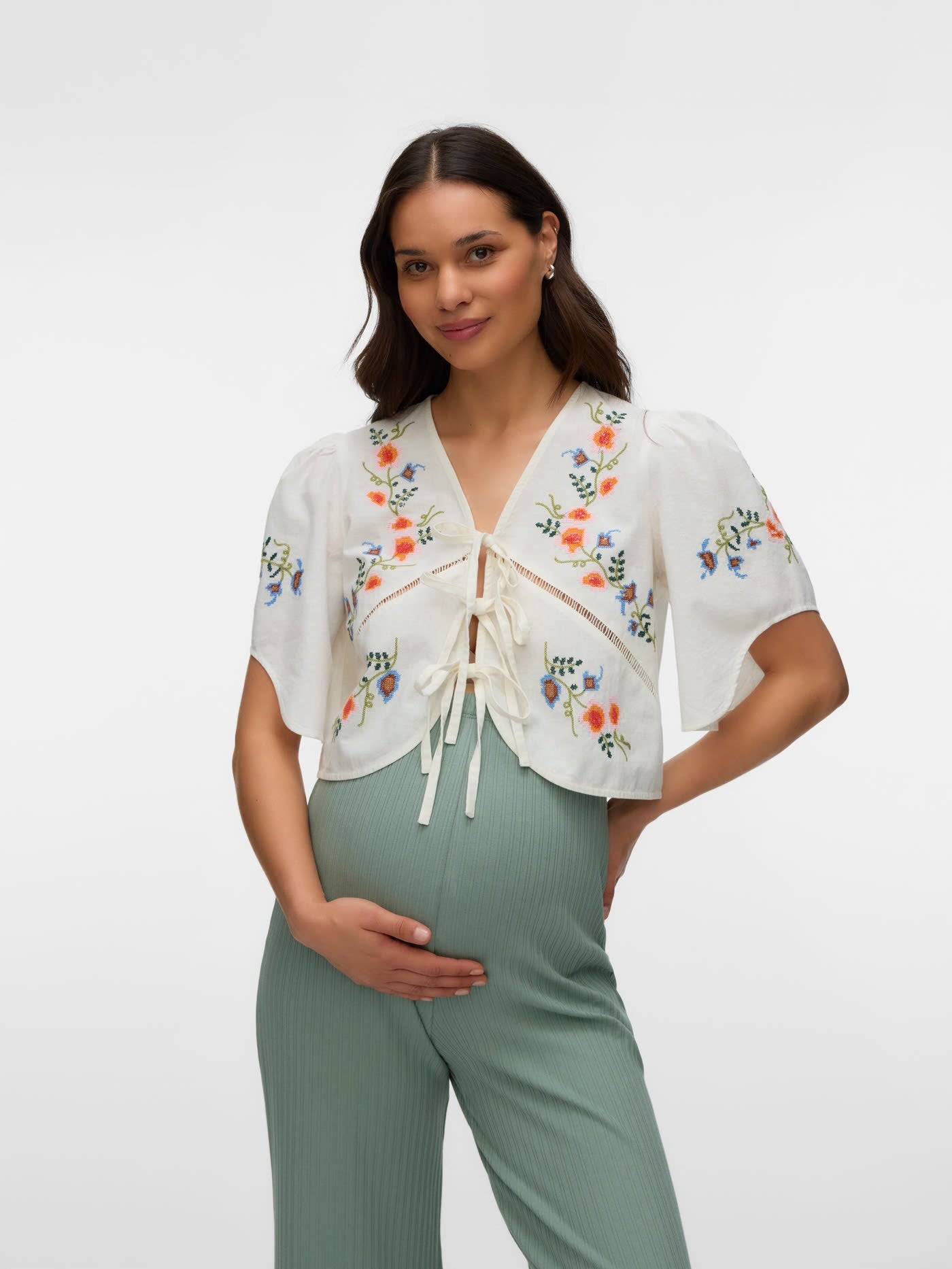 Alicia ss top white/embroidery