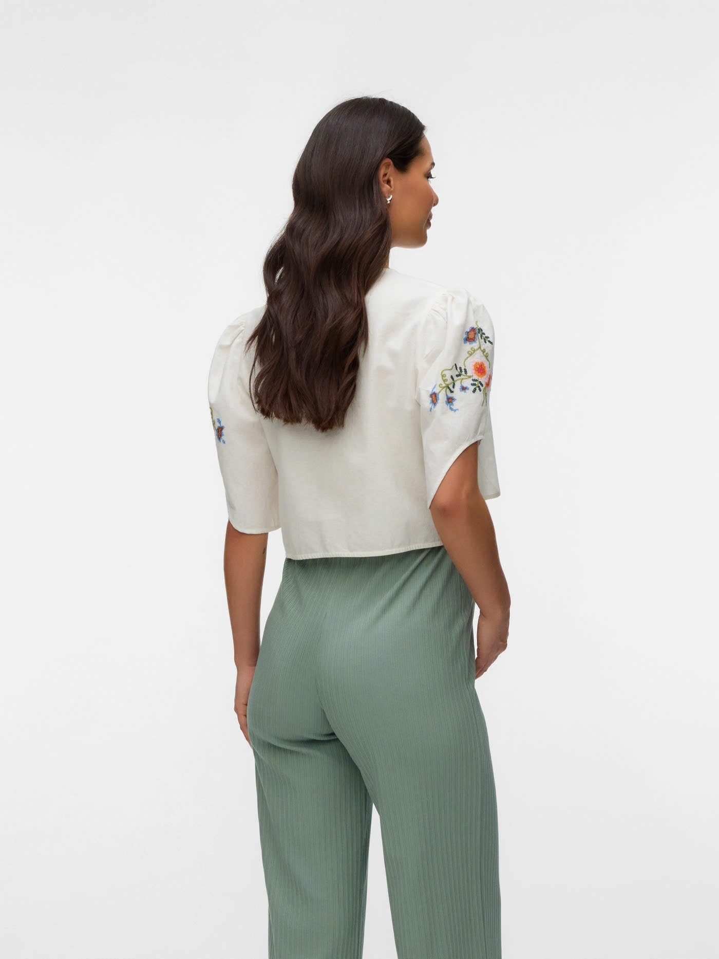 Alicia ss top white/embroidery